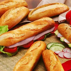 ทำไม "บาแก็ตต์" หรือ "ขนมปังฝรั่งเศส" จึงทำเป็นแท่งยาว?