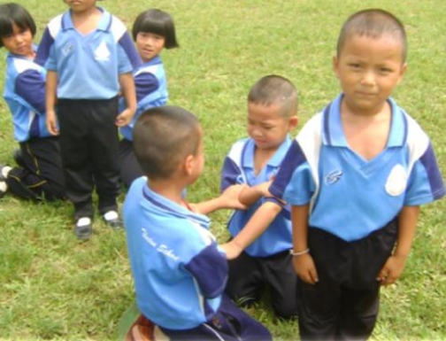 แผนการจัดกิจกรรมกลางแจ้ง โดยใช้ชุดเกมการละเล่นเด็กไทย (อนุบาล2) ผลงานครูอรุณศรี  ตุ่นแก้ว