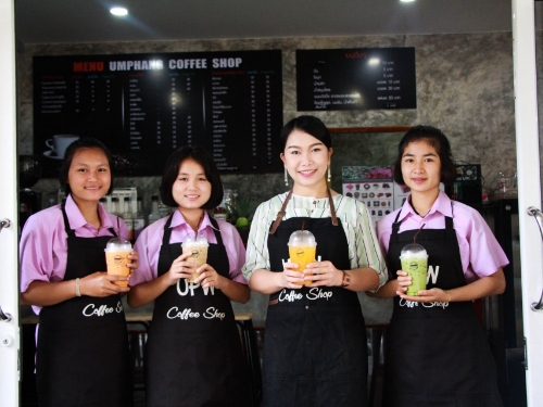 อุ้มผางวิทยาคม เปิดร้านกาแฟ อุ้มผางคอฟฟี่ช็อป ( Umphang Coffee Shop) ฝึกนักเรียนเป็นผู้ประกอบการ ส่งเสริมการมีงานทำในอนาคต